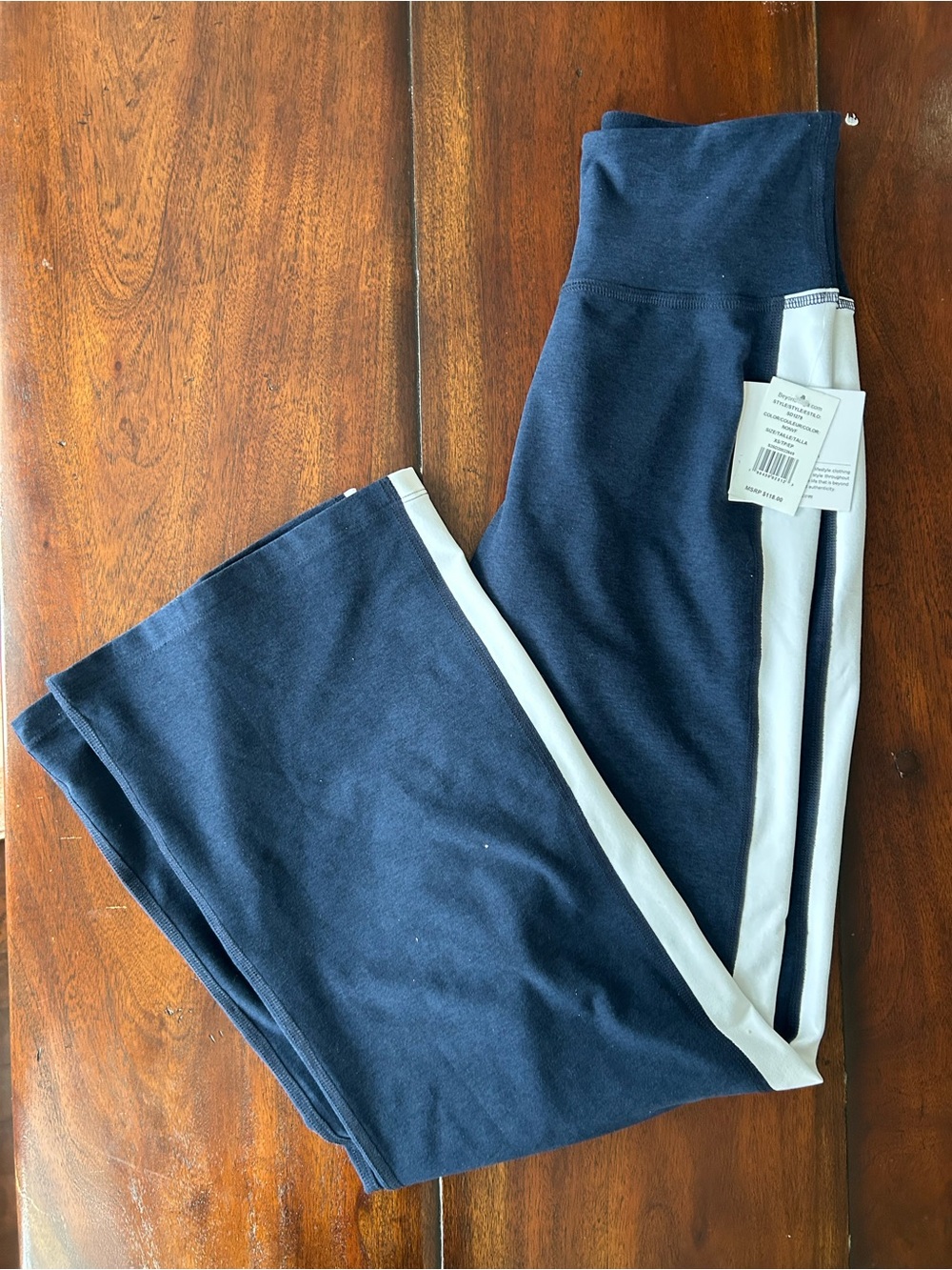 Beyond Yoga Spacedye Line Up Wide Leg Pant. XS. Navy/white - Picture 10 of 15